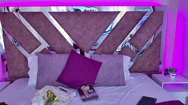 Larabrooks online show from 23, 2, 2026