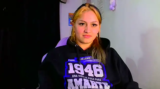 lucycherry   online show from 31, 12, 2024