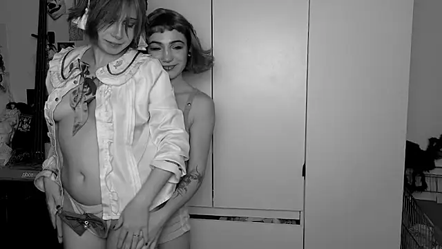 Moon Lollie  online show from 22, 11, 2025