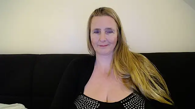 Snapshot of XXNikkie chatting on 17, 2, 2025 XXNikkie online show from 17, 2, 2025