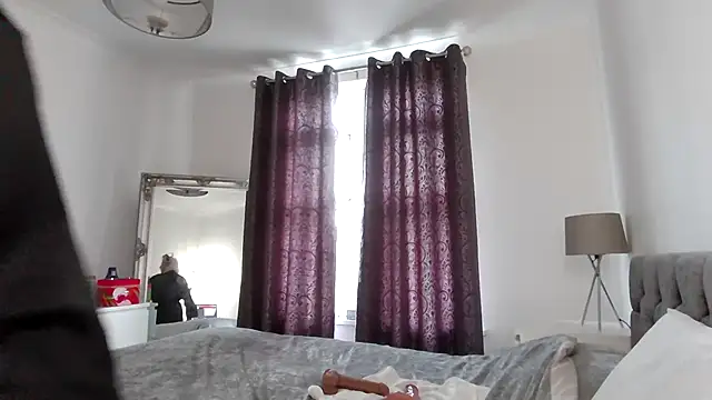 TanyaTaylor45 online show from 18, 10, 2025