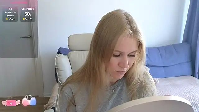 Snapshot of IsabelAllen chatting on 11, 9, 2025 IsabelAllen online show from 11, 9, 2025