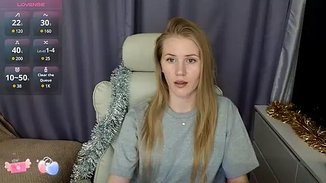 Snapshot of IsabelAllen chatting on 9, 1, 2025 IsabelAllen online show from 9, 1, 2025