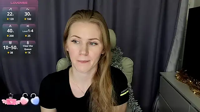 Snapshot of IsabelAllen chatting on 4, 1, 2025 IsabelAllen online show from 4, 1, 2025