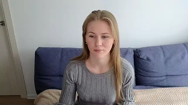 Snapshot of IsabelAllen chatting on 12, 3, 2025 IsabelAllen online show from 12, 3, 2025