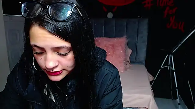 Violettasquirt online show from 5, 3, 2026