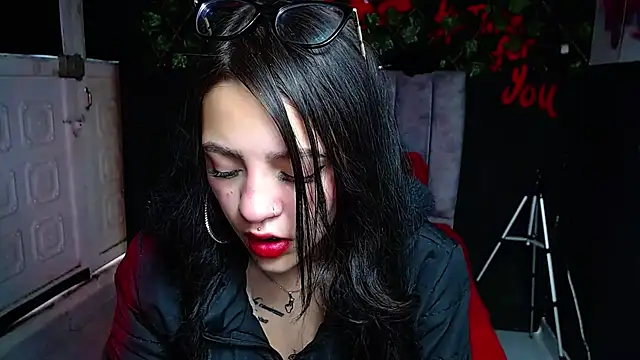 Violettasquirt online show from 7, 5, 2026