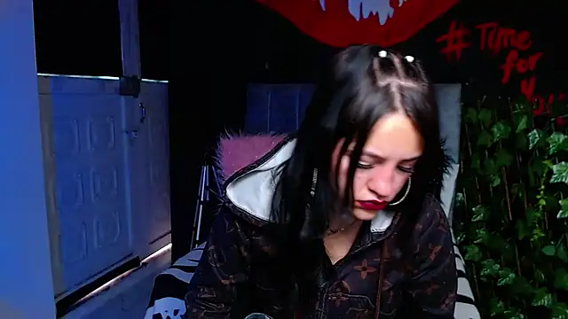 Violettasquirt online show from 13, 4, 2026