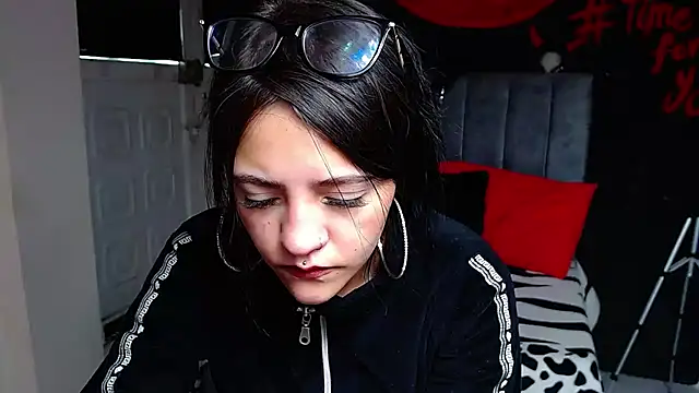 Violettasquirt online show from 25, 3, 2026