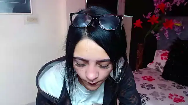 Violettasquirt online show from 17, 12, 2025