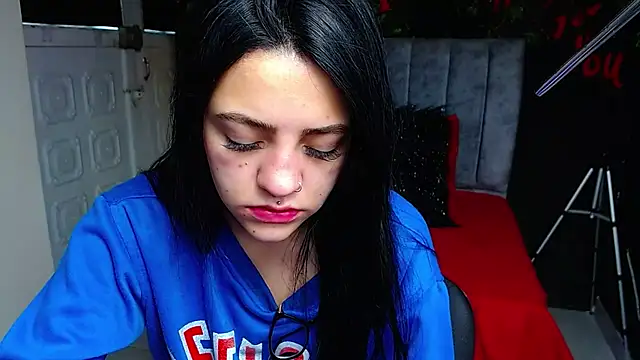 Violettasquirt online show from 13, 5, 2026