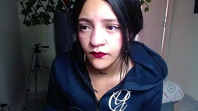 Snapshot of Violettasquirt chatting on 10, 6, 2026 Violettasquirt online show from 10, 6, 2026