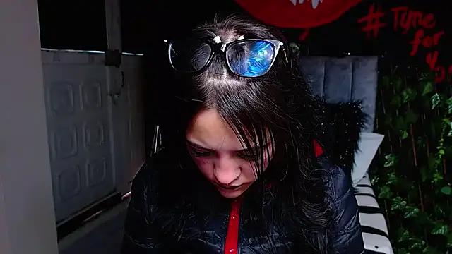 Violettasquirt online show from 15, 4, 2026