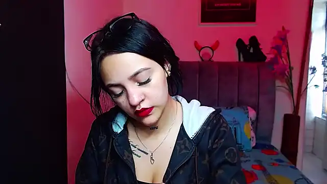 Violettasquirt online show from 4, 10, 2025