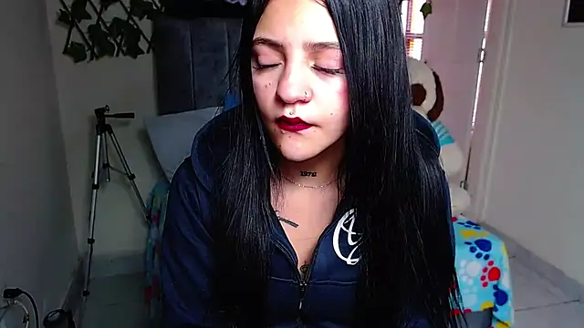 Snapshot of Violettasquirt chatting on 8, 7, 2026 Violettasquirt online show from 8, 7, 2026