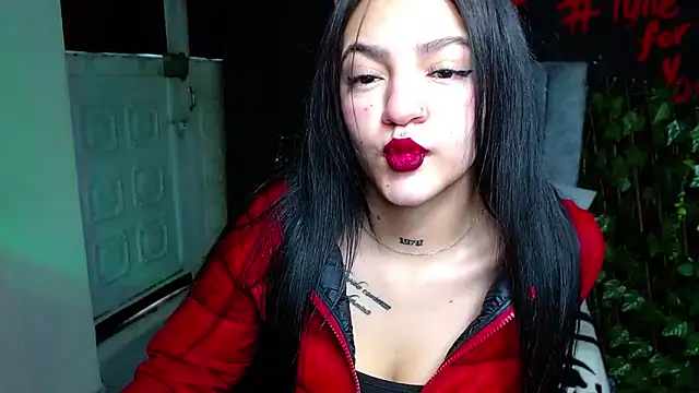 Violettasquirt online show from 25, 4, 2026
