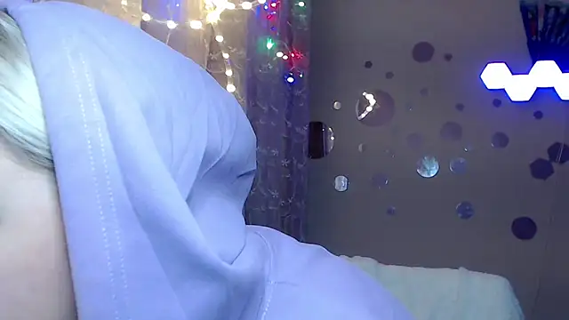 JewellKiss7 online show from 4, 2, 2026