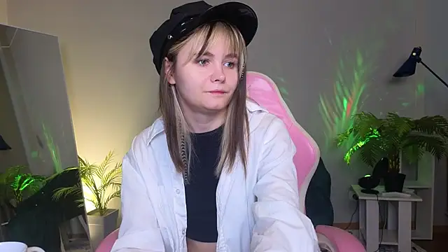 CiriRianonn online show from 28, 9, 2025