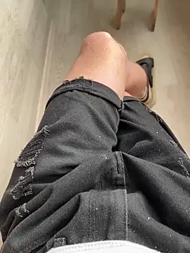 Snapshot of red_red00 chatting on 15, 10, 2025 red red00 online show from 15, 10, 2025