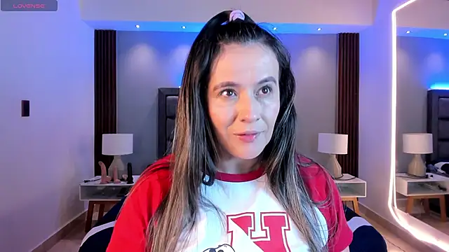 Susann Ross online show from 10, 11, 2025