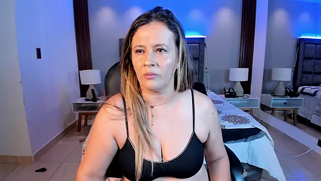Snapshot of Susann_Ross chatting on 4, 6, 2026 Susann Ross online show from 4, 6, 2026