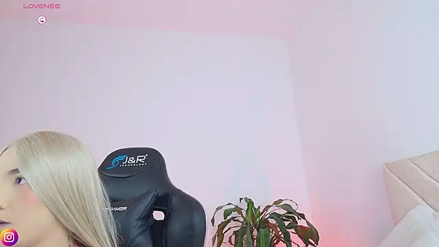 Mariafer05 online show from 15, 4, 2026