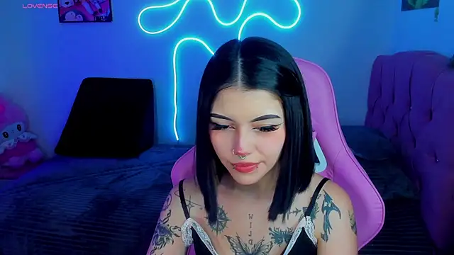 adri tom44 online show from 4, 12, 2024