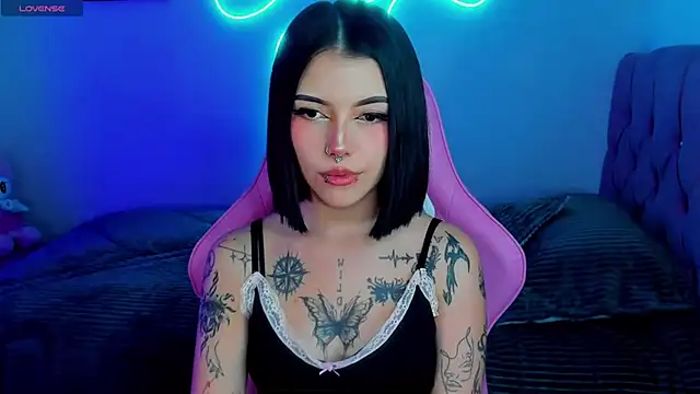 adri tom44 online show from 6, 12, 2024