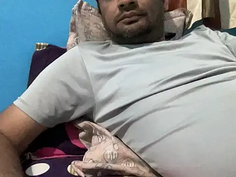 Snapshot of NiceBoy9099 chatting on 8, 11, 2025 NiceBoy9099 online show from 8, 11, 2025