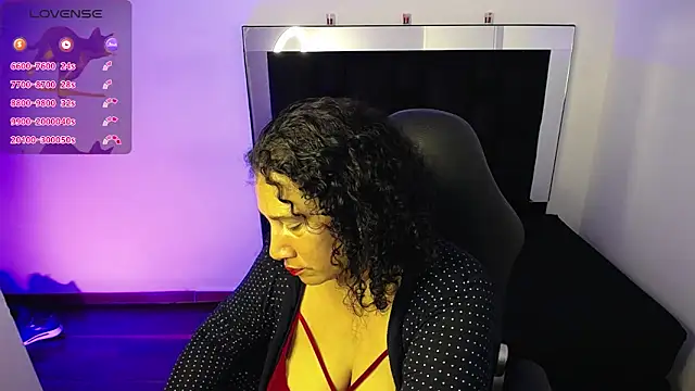 sussy lee  online show from 7, 3, 2025