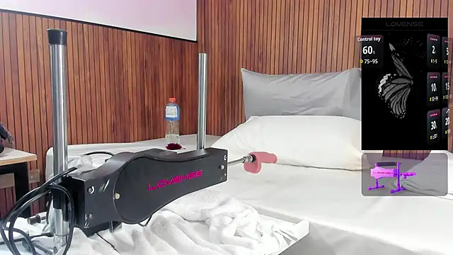 Issys milf online show from 3, 12, 2025