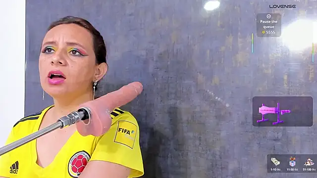 Snapshot of Issys_milf chatting on 9, 9, 2025 Issys milf online show from 9, 9, 2025