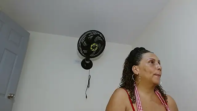 EvaMills1 online show from 21, 12, 2025