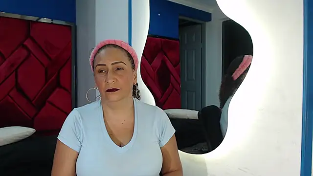 EvaMills1 online show from 26, 2, 2025