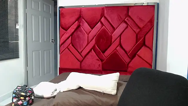 EvaMills1 online show from 17, 3, 2025