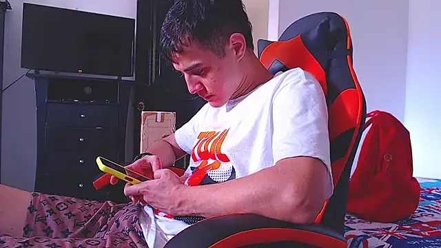 ADAM HOT online show from 7, 1, 2026