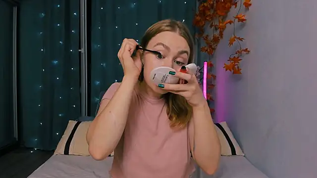 Snapshot of InsatiableFoxX chatting on 21, 9, 2025 InsatiableFoxX online show from 21, 9, 2025