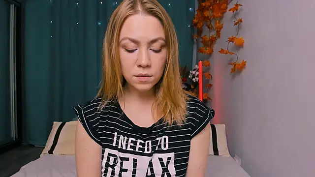 Snapshot of InsatiableFoxX chatting on 17, 10, 2025 InsatiableFoxX online show from 17, 10, 2025