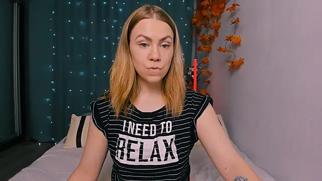 Snapshot of InsatiableFoxX chatting on 2, 11, 2025 InsatiableFoxX online show from 2, 11, 2025