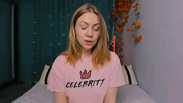 Snapshot of InsatiableFoxX chatting on 29, 10, 2025 InsatiableFoxX online show from 29, 10, 2025