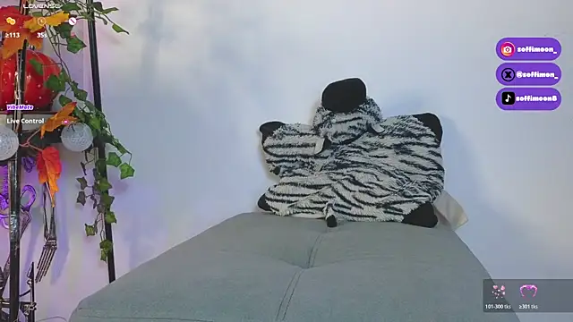 Snapshot of Soffimoon_ chatting on 12, 11, 2025 Soffimoon online show from 12, 11, 2025