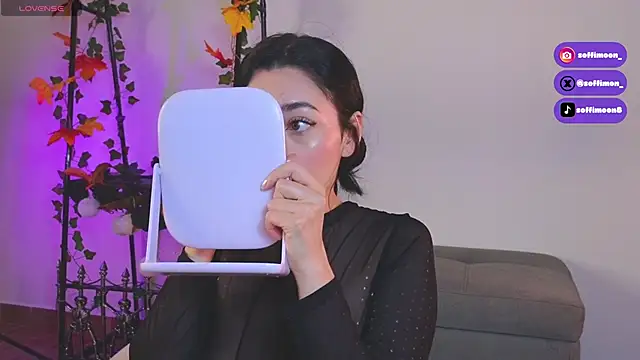 Snapshot of Soffimoon_ chatting on 27, 11, 2025 Soffimoon online show from 27, 11, 2025