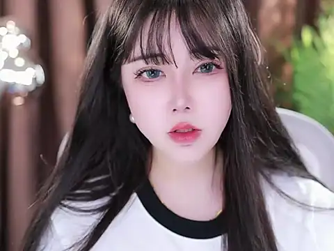 Qiaoqiao  online show from 8, 3, 2025