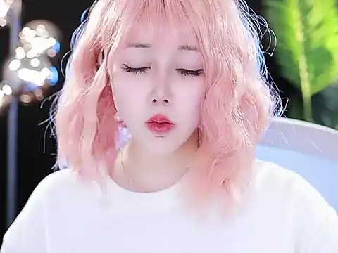 Qiaoqiao  online show from 20, 3, 2025