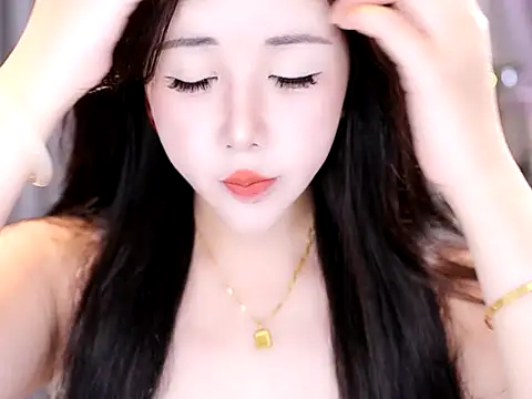 Qiaoqiao  online show from 16, 10, 2025