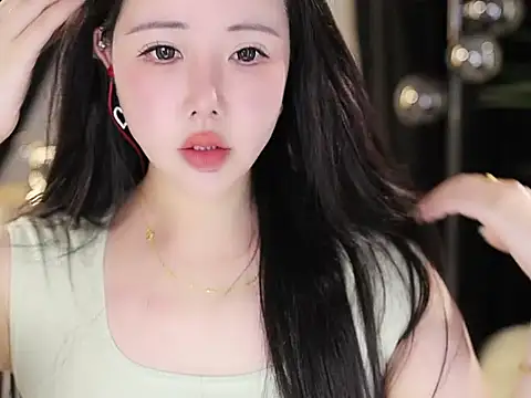 Qiaoqiao  online show from 1, 10, 2025