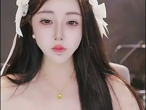 Qiaoqiao  online show from 12, 11, 2025