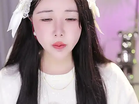 Qiaoqiao  online show from 7, 10, 2025