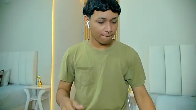 Snapshot of axel_ps chatting on 3, 12, 2025 axel ps online show from 3, 12, 2025