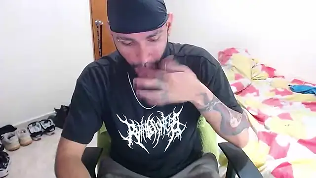 Snapshot of samir_music chatting on 4, 10, 2025 samir music online show from 4, 10, 2025